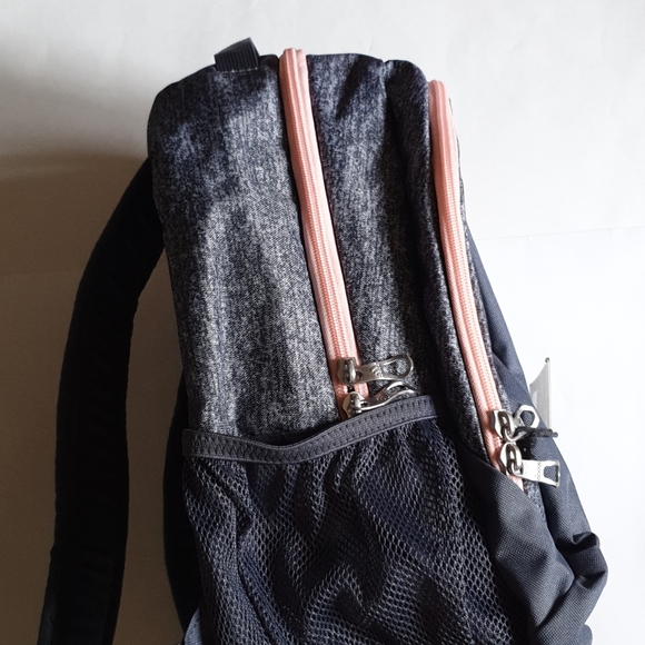 ADIDAS backpack logo - Picture 4 of 5